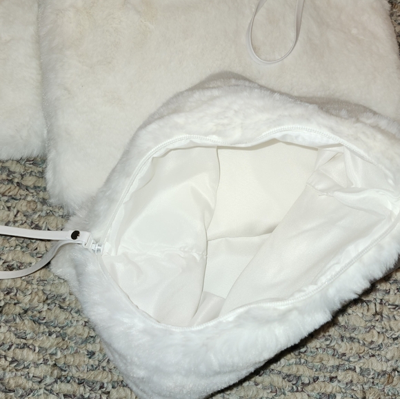 NWT WHITE FAUX FUR ACCESSORY BAG. COSMETIC BAG. LINGERIE BAG. BRIDAL GIFT. - Picture 7 of 7